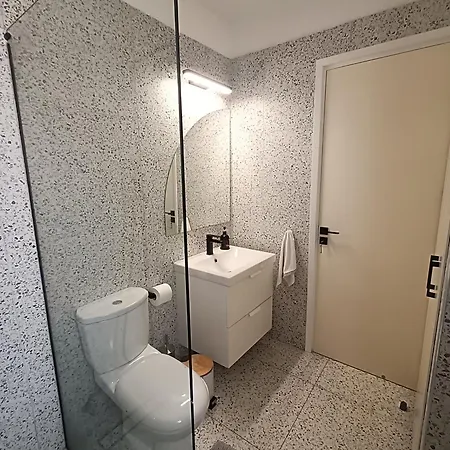Two Bedroom - Just Renovated Great Location 아파트 니코시아