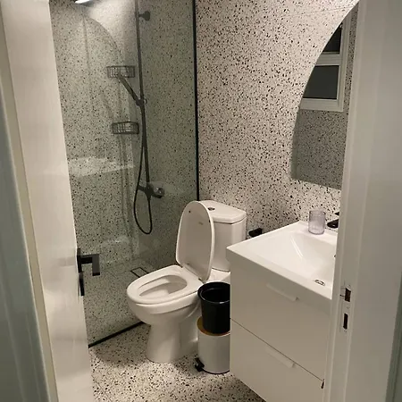 Two Bedroom - Just Renovated Great Location 니코시아